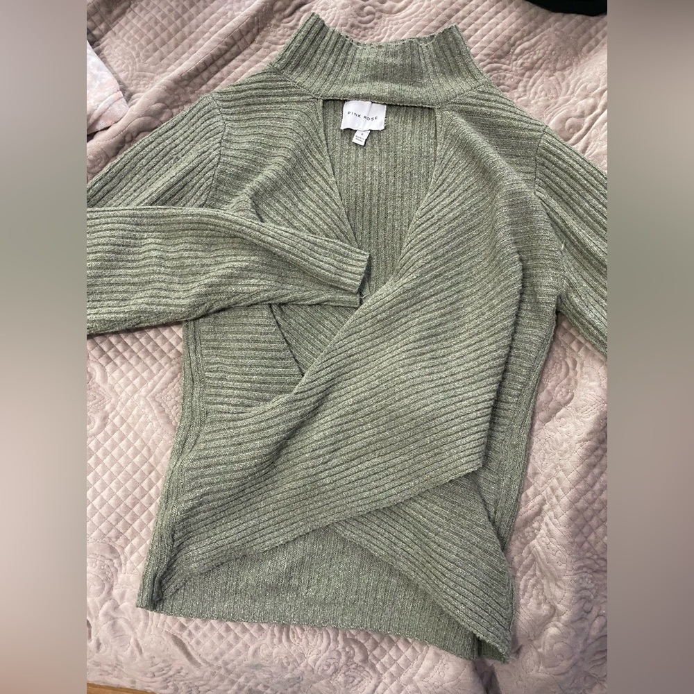 Green soft turtle neck sweater
